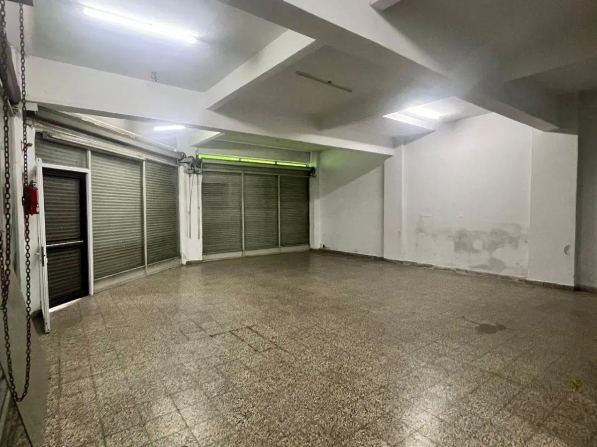 Local comercial de 90 m² en alquiler en Parque Chacabuco 2