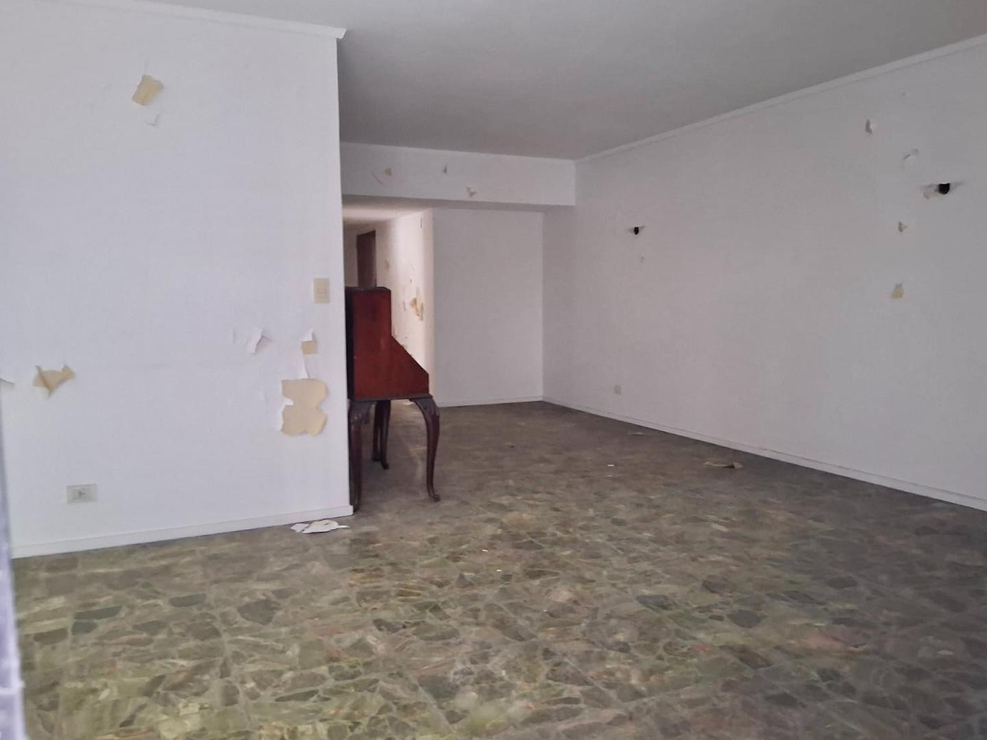 Foto de 3 AMBIENTES CON DEPENDENCIA - COCHERA - VENTA - PALERMO, imagen 2