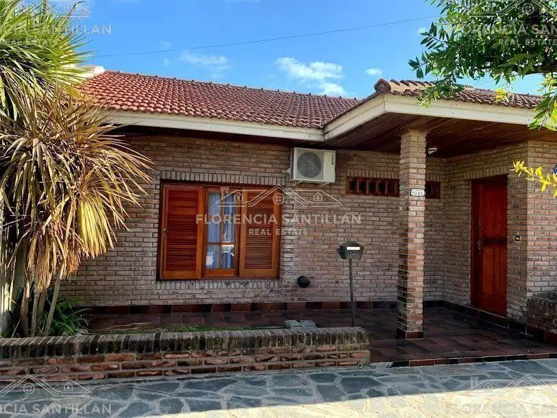 Casa de 5 ambientes con cochera en Venta ubicado en Brandsen,  G.B.A. Zona Sur 3