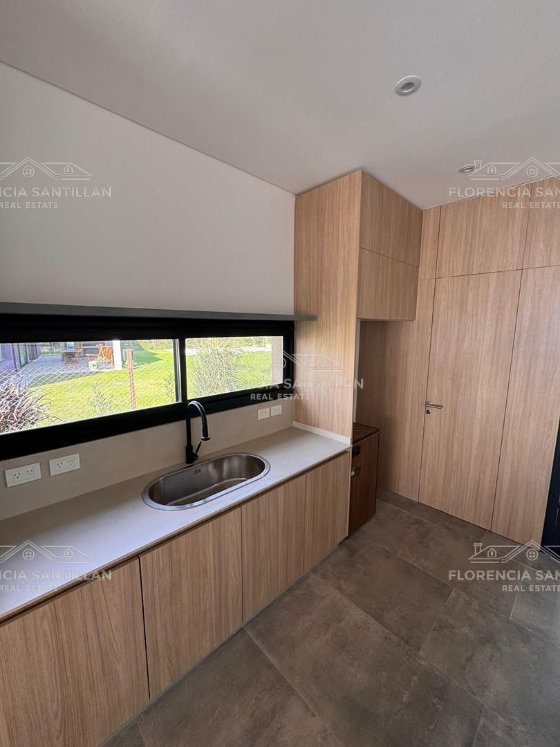 Foto de Casa Chalet en Alquiler en Santa Clara al Sur, San Vicente, G.B.A. Zona, imagen 4