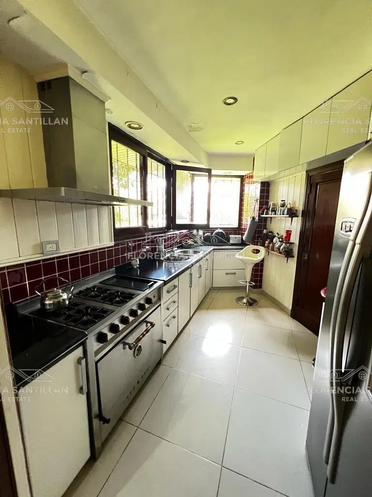 Casa Chalet de 5 ambientes en Venta en Adrogué, Almirante Brown, G.B.A. Zona Sur 2
