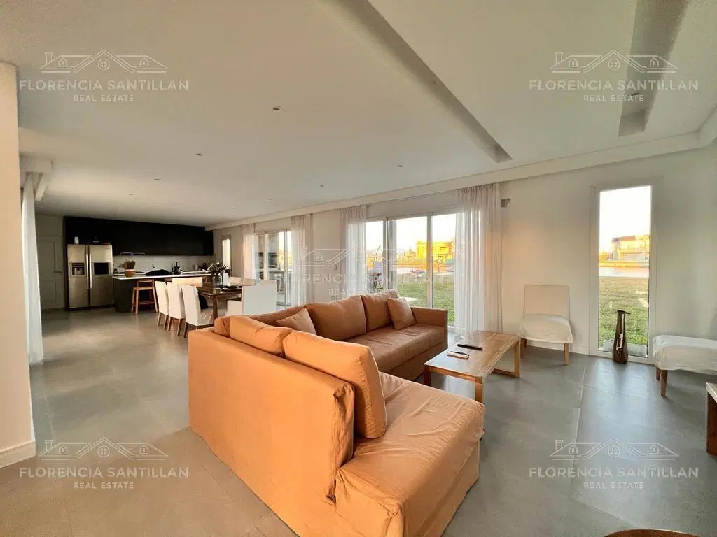 Casa  de 5 ambientes con cochera en Venta en Canning, Ezeiza, G.B.A. Zona Sur 3