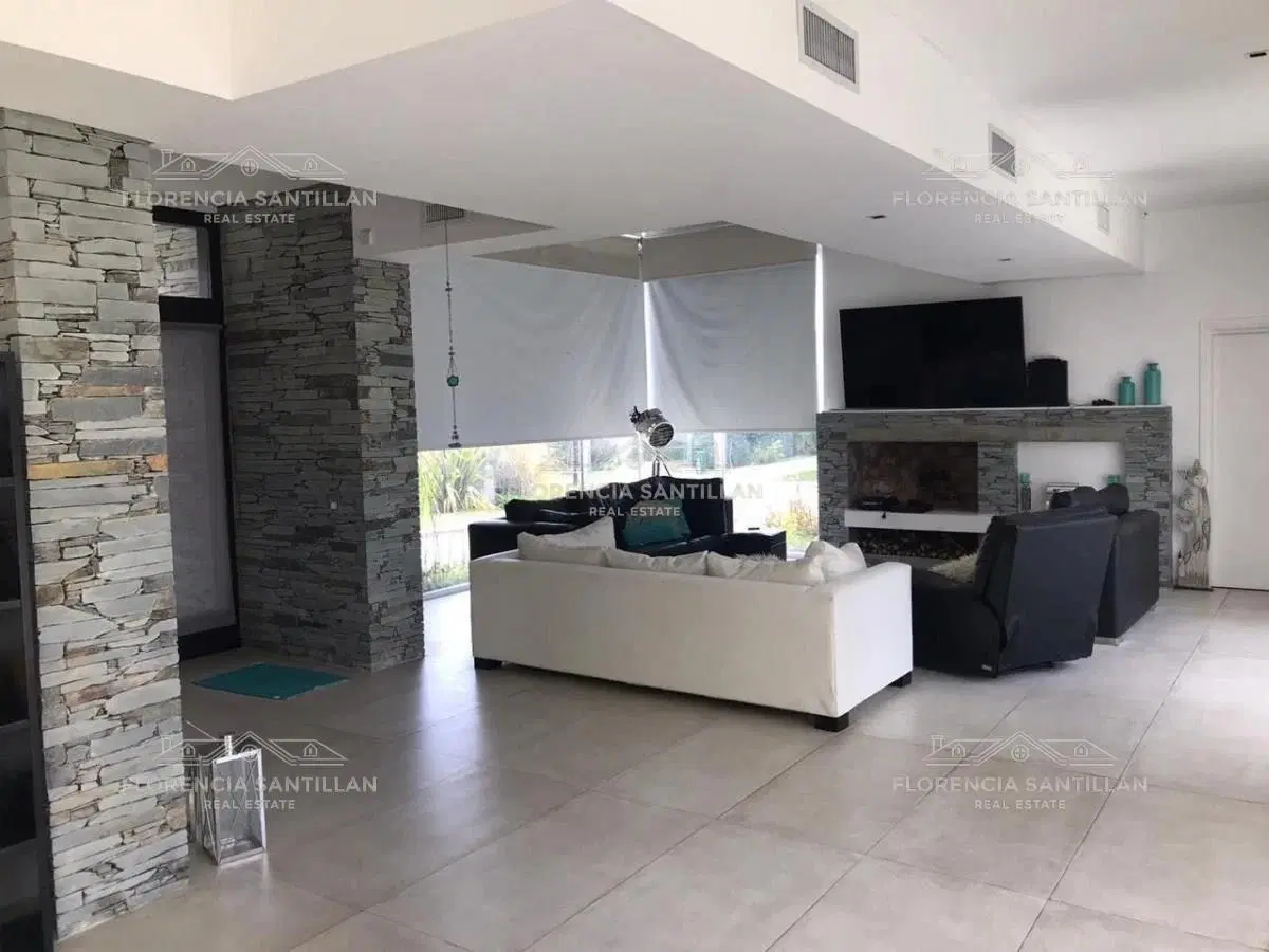 Casa Chalet de 7 ambientes con cochera en Venta en Almirante Brown, G.B.A. Zona Sur, Argentina 3