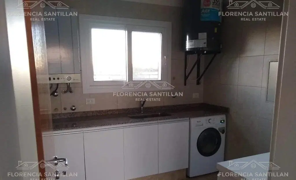 Casa de 6 ambientes con cochera en Venta ubicado en La Plata, G.B.A. Zona Sur 5
