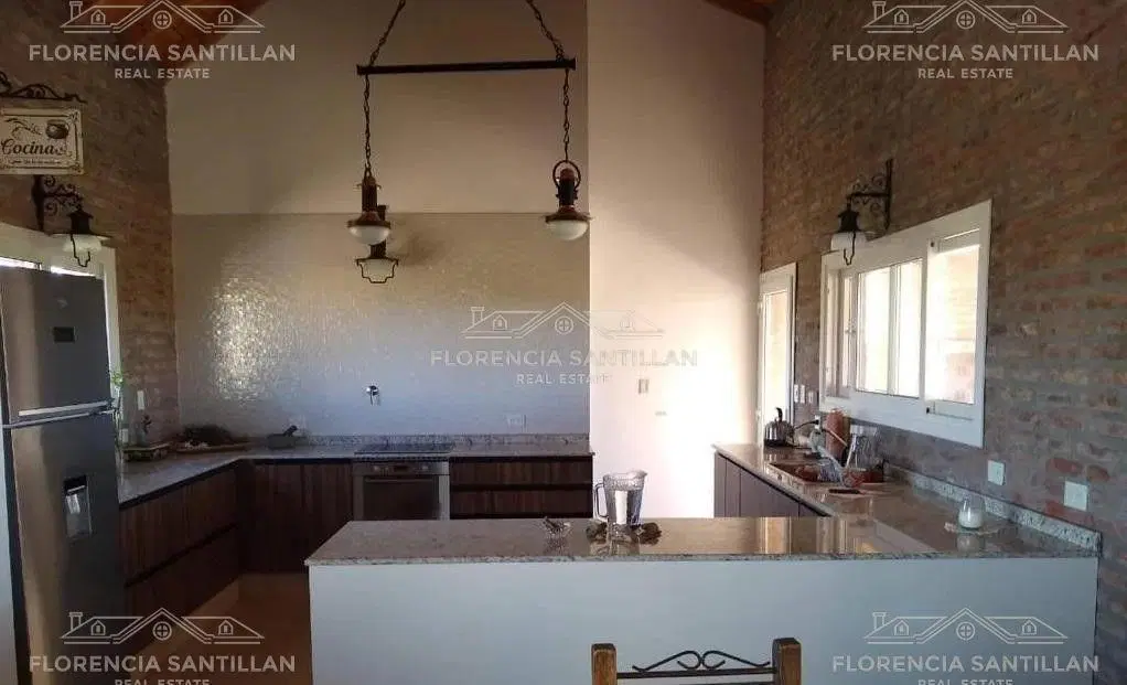 Casa de 6 ambientes con cochera en Venta ubicado en La Plata, G.B.A. Zona Sur 2