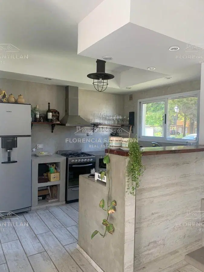 Casa de 5 ambientes con cochera en Venta ubicado en San Vicente, G.B.A. Zona Sur, Argentina 1