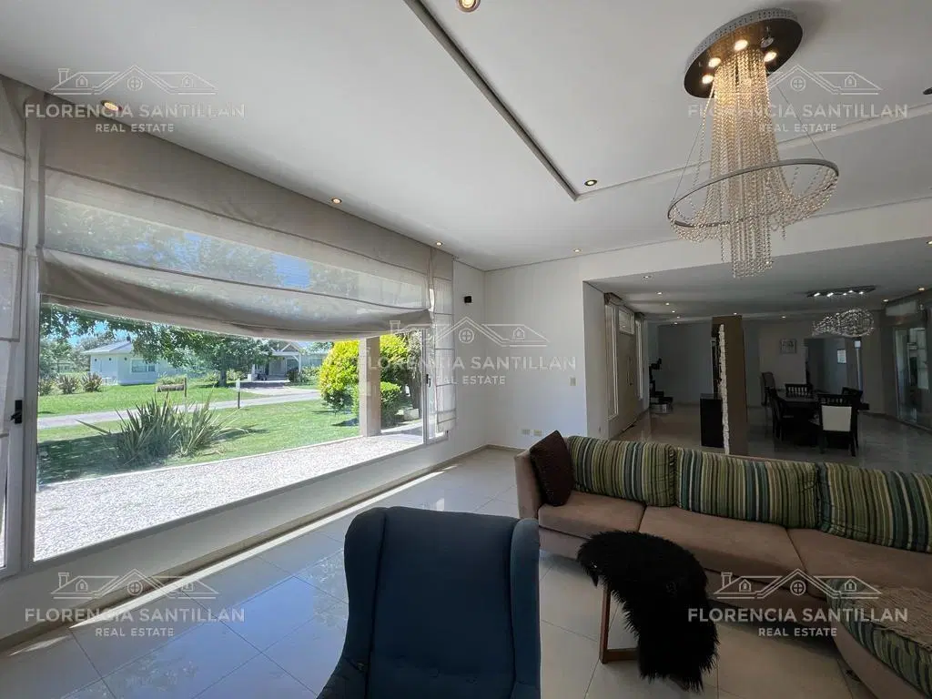 Casa de 5 ambientes en Venta en San Vicente,  G.B.A. Zona Sur 5