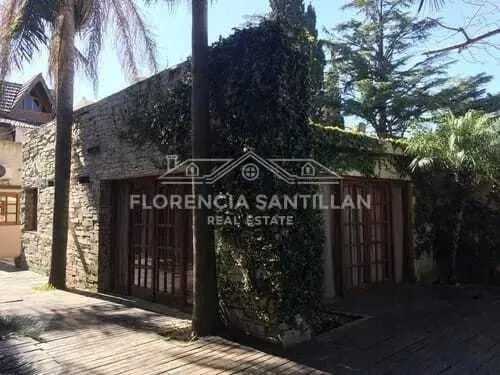 Casa Chalet 5 ambientes  en Venta en La Plata, G.B.A. Zona Sur, Argentina 4