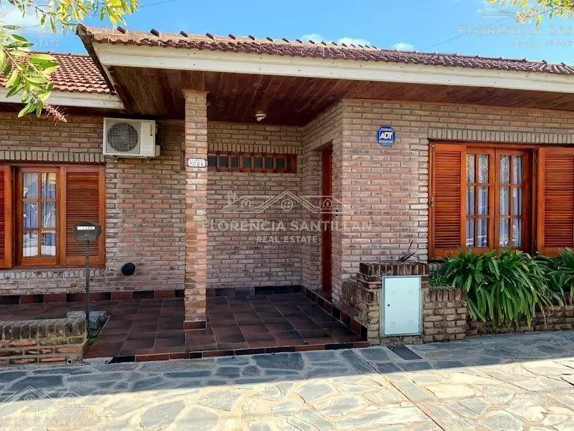 Casa de 5 ambientes con cochera en Venta ubicado en Brandsen,  G.B.A. Zona Sur 2