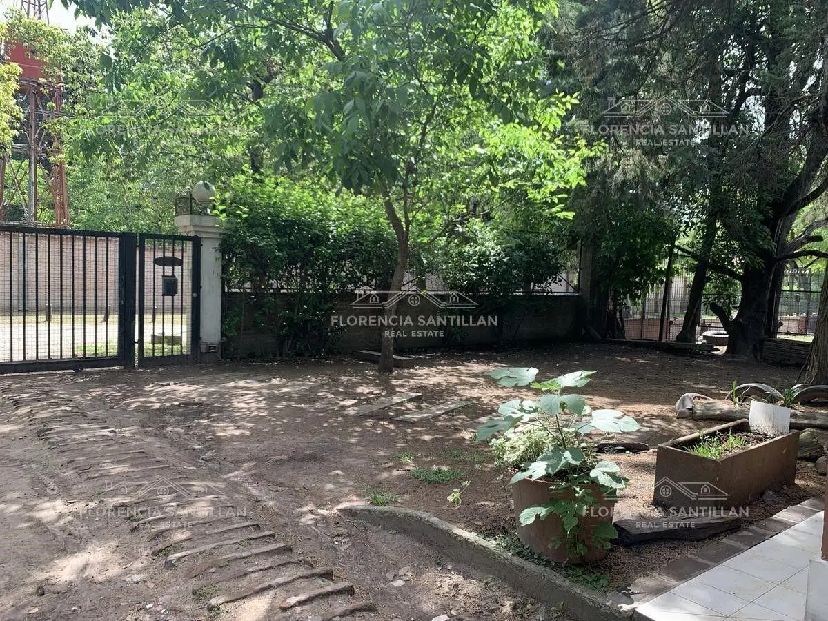 Casa Quinta 4 ambientes con cochera en Venta ubicado en Luis Guillón, Esteban Echeverría, G.B.A. Zon 2