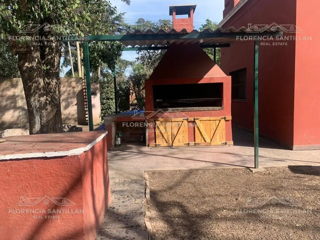 Casa Quinta de 6 ambientes con cochera  en Venta en Luis Guillón, Esteban Echeverría, G.B.A. Zona Su 2