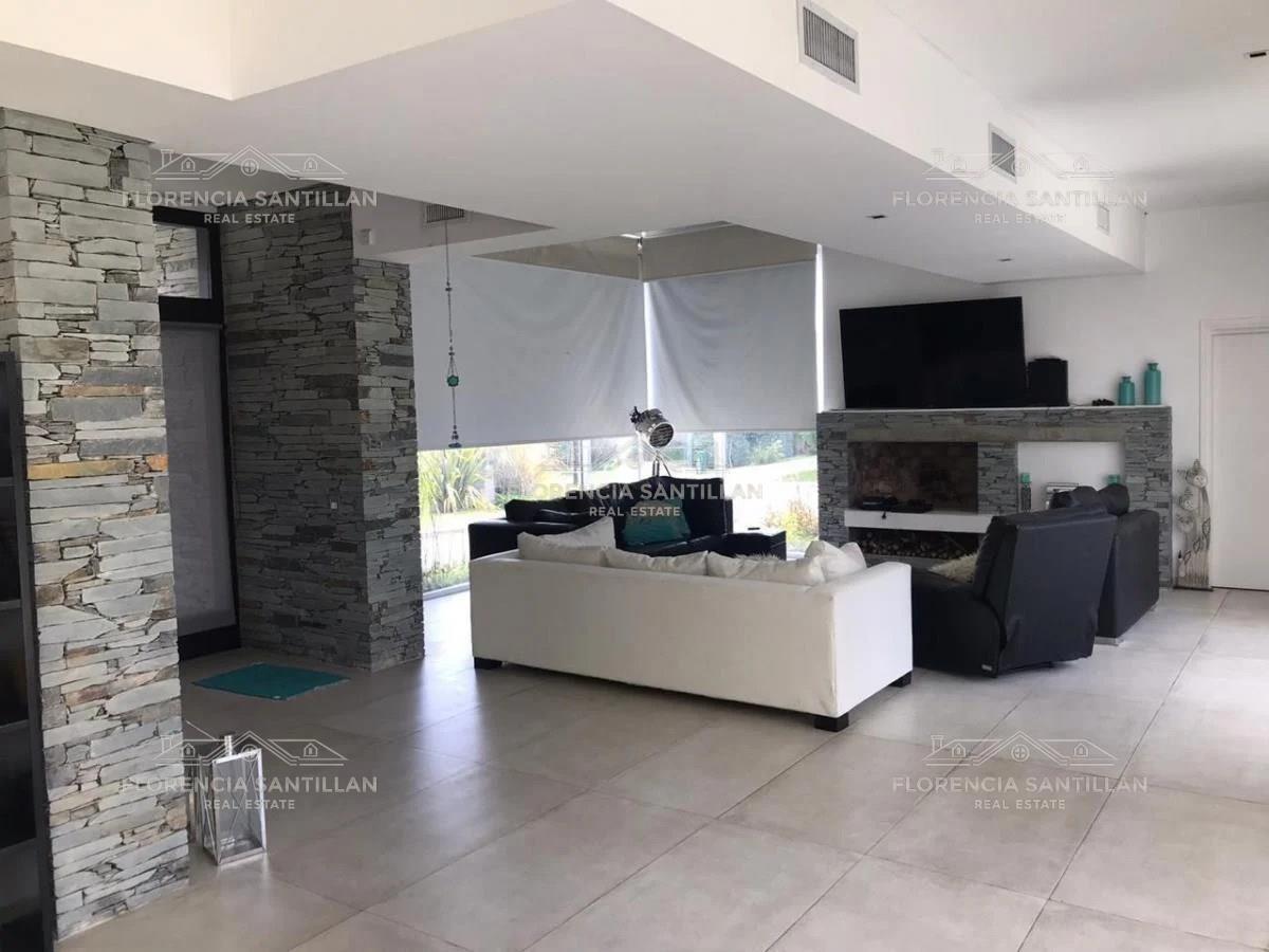 Foto de Casa Chalet de 7 ambientes con cochera en Venta en Almirante Brown, imagen 4