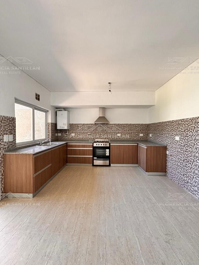 Foto de Casa Chalet de 4 ambientes con cochera en Venta en Llavallol, Lomas de, imagen 5