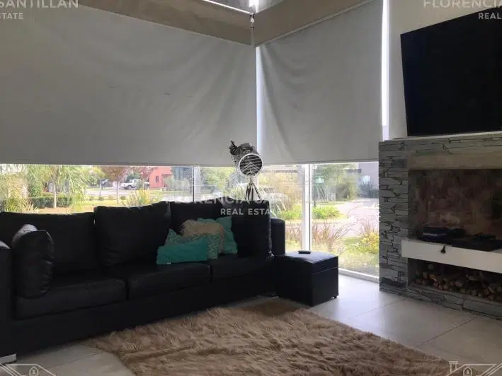 Casa Chalet de 7 ambientes con cochera en Venta en Almirante Brown, G.B.A. Zona Sur, Argentina 8