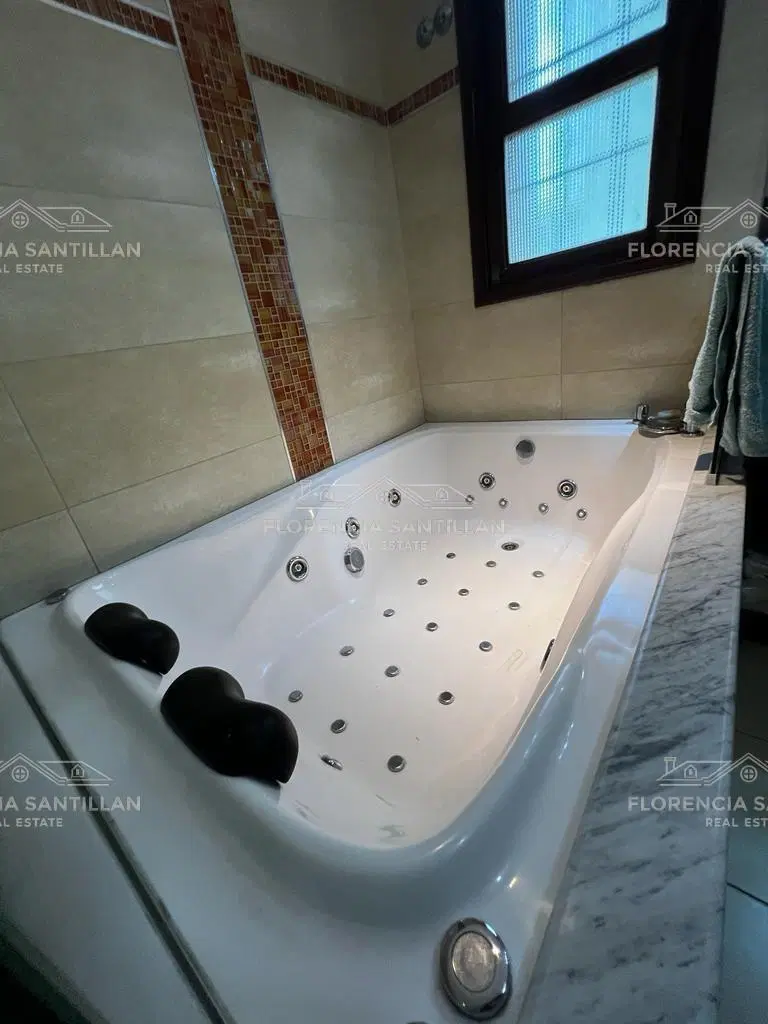 Casa Chalet de 5 ambientes en Venta en Adrogué, Almirante Brown, G.B.A. Zona Sur 4