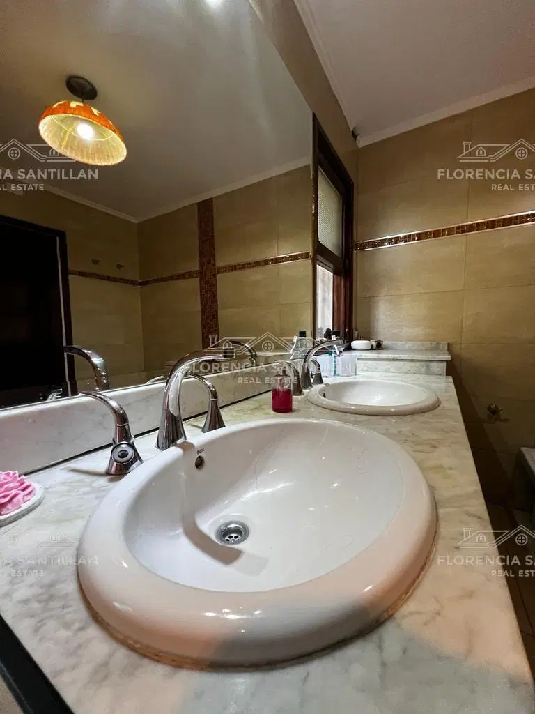 Casa Chalet de 5 ambientes en Venta en Adrogué, Almirante Brown, G.B.A. Zona Sur 2