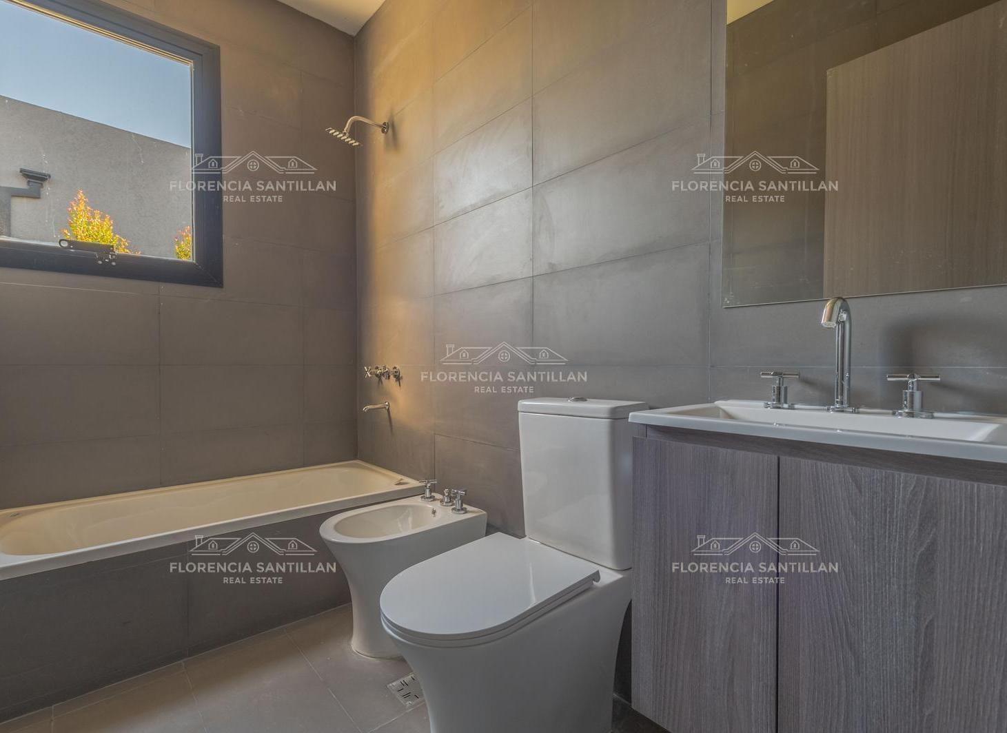 Foto de Casa Chalet de 5 ambientes en Venta en Puertos, Escobar, G.B.A. Zona, imagen 1