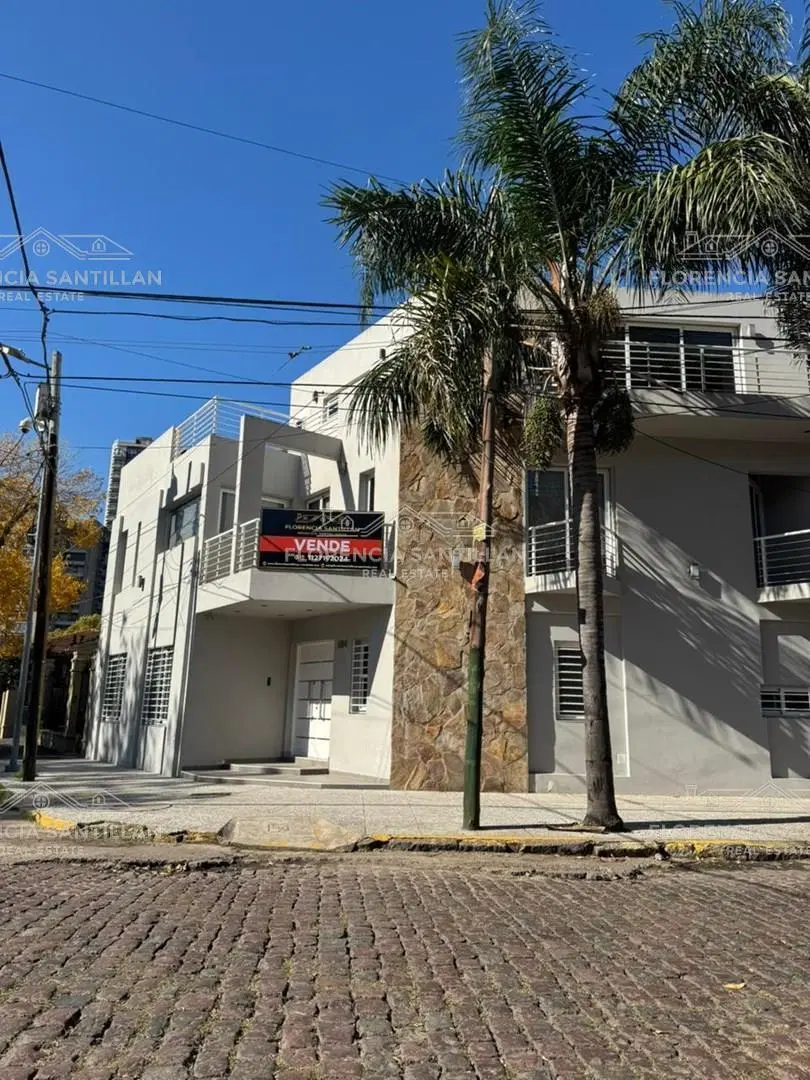 ACEPTA PERMUTAS Casa  en Venta con pileta en el barrio ingles ubicado en Lomas de Zamora,  G.B.A. Zo 2