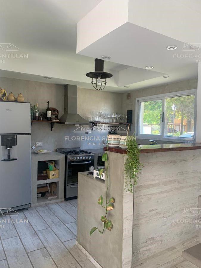 Foto de Casa de 5 ambientes con cochera en Venta ubicado en San Vicente, G.B.A. Zona Sur, Argentina, imagen 3