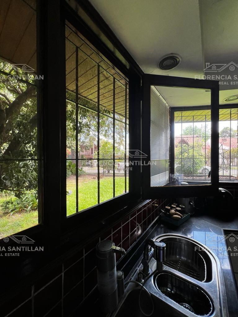 Foto de Casa Chalet de 5 ambientes en Venta en Adrogué, Almirante Brown, G.B.A. Zona Sur, imagen 3