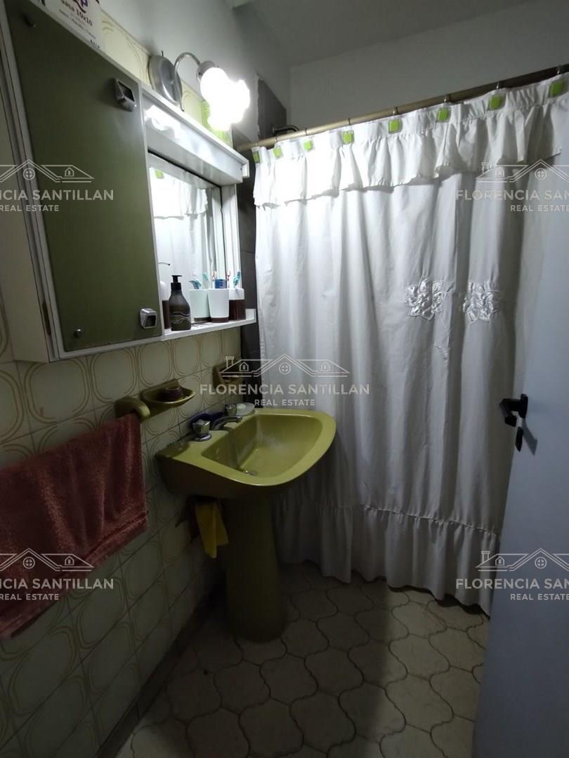 Foto de Casa Chalet de 3 ambientes con cochera en Venta en Temperley, Lomas de Zamora, G.B.A. Zona Sur, imagen 2