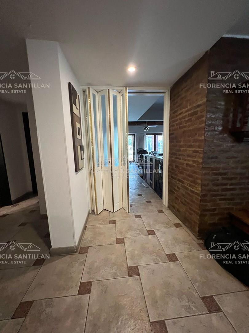 Foto de Casa Chalet de 5 ambientes con cochera en Venta en Temperley, Lomas de Zamora, G.B.A. Zona Sur, imagen 1