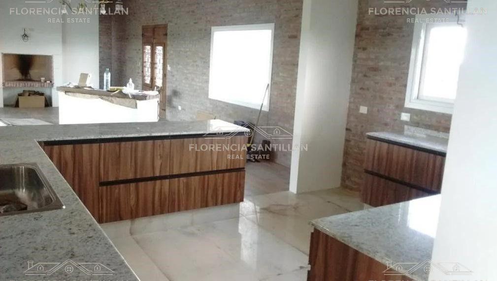 Foto de Casa de 6 ambientes con cochera en Venta ubicado en La Plata, G.B.A, imagen 4