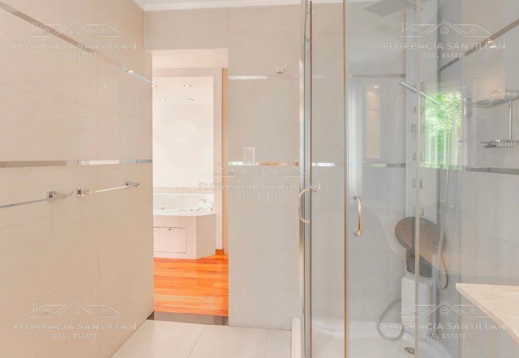Foto de ACEPTA PERMUTAS Casa en Venta con pileta en el barrio ingles ubicado en, imagen 3