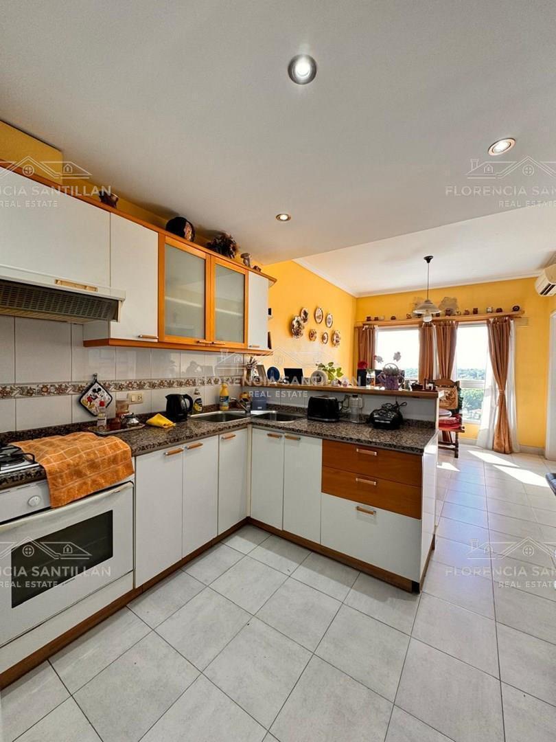 Foto de Departamento 2 amb con cochera en Venta en Lomas de Zamora, G.B.A. Zona, imagen 2