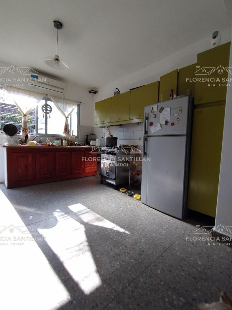 Foto de Casa Chalet de 3 ambientes con cochera en Venta en Temperley, Lomas de, imagen 1