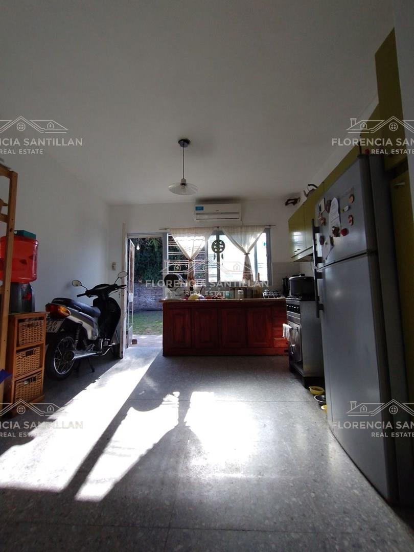 Foto de Casa Chalet de 3 ambientes con cochera en Venta en Temperley, Lomas de, imagen 3