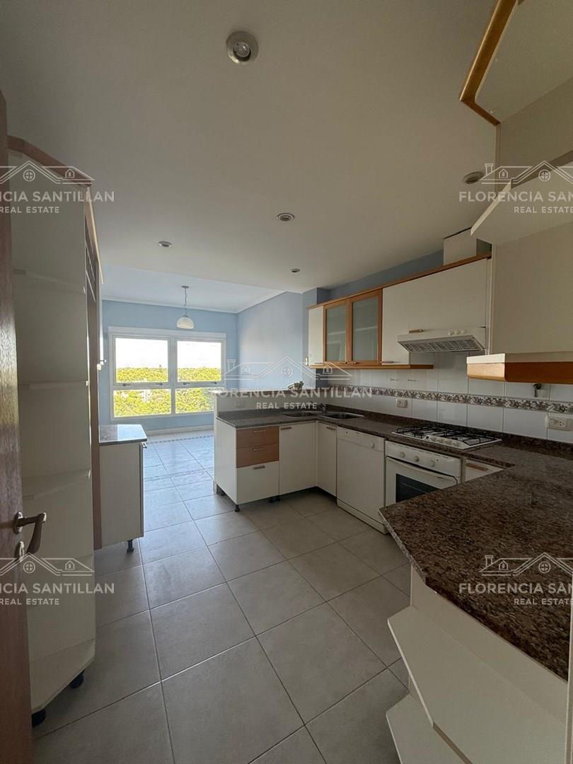 Foto de Departamento en Alquiler en Lomas de Zamora, G.B.A. Zona Sur, Argentina, imagen 2