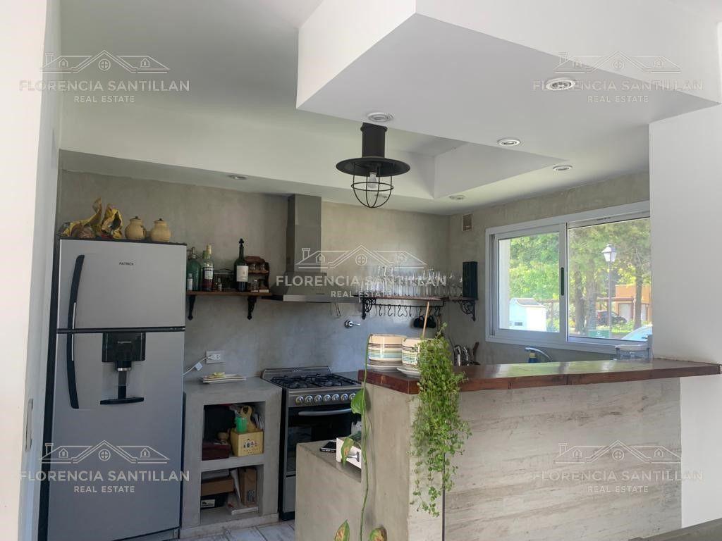 Foto de Casa de 5 ambientes con cochera en Venta ubicado en San Vicente, G.B.A, imagen 4