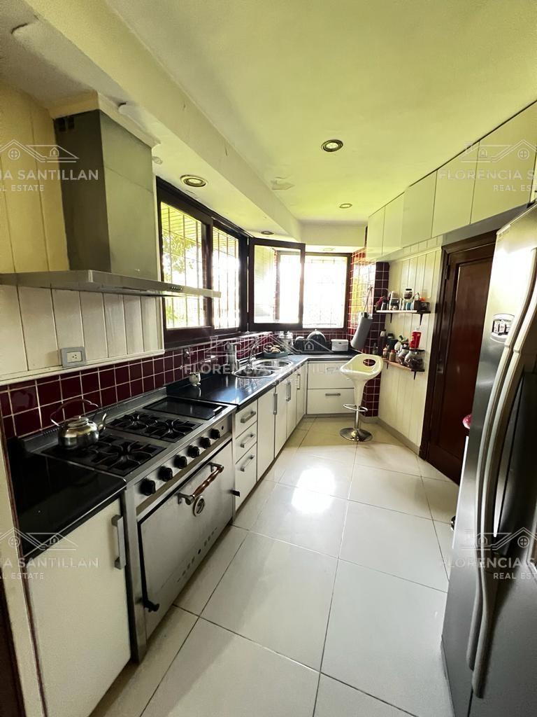 Foto de Casa Chalet de 5 ambientes en Venta en Adrogué, Almirante Brown, G.B.A, imagen 4