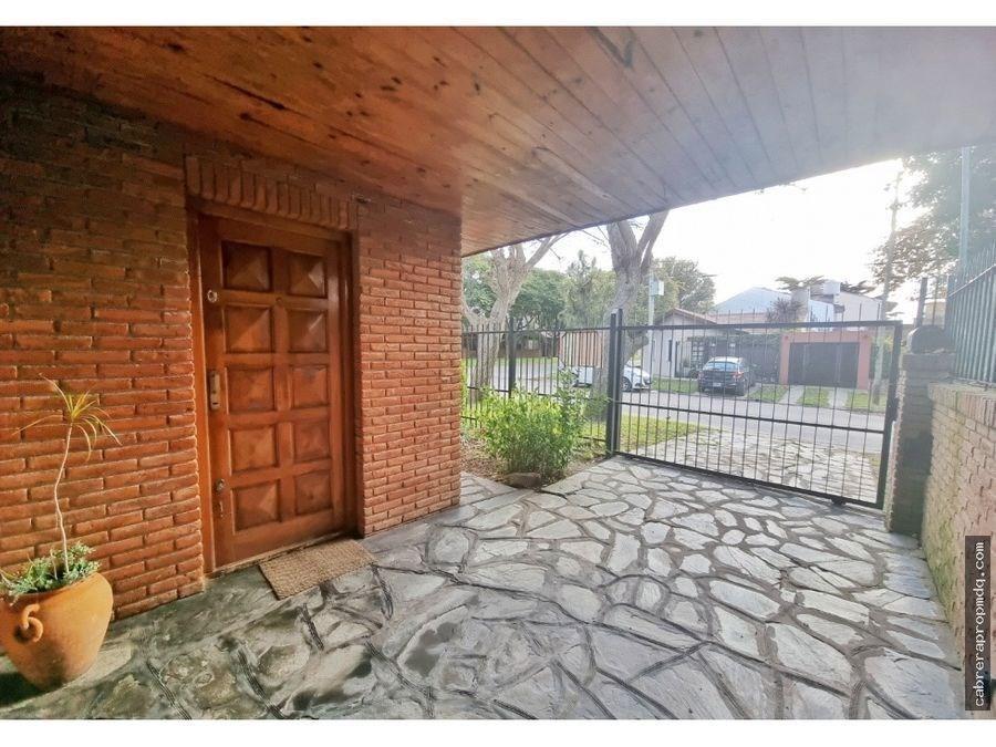 Foto de Casa Chalet de 4 ambientes con cochera en Venta en Mar Del Plata, imagen 1