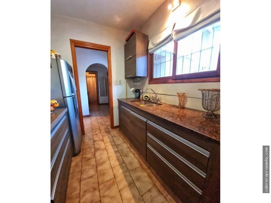 Foto de Casa Chalet de 4 ambientes con cochera en Venta en Mar Del Plata, imagen 2