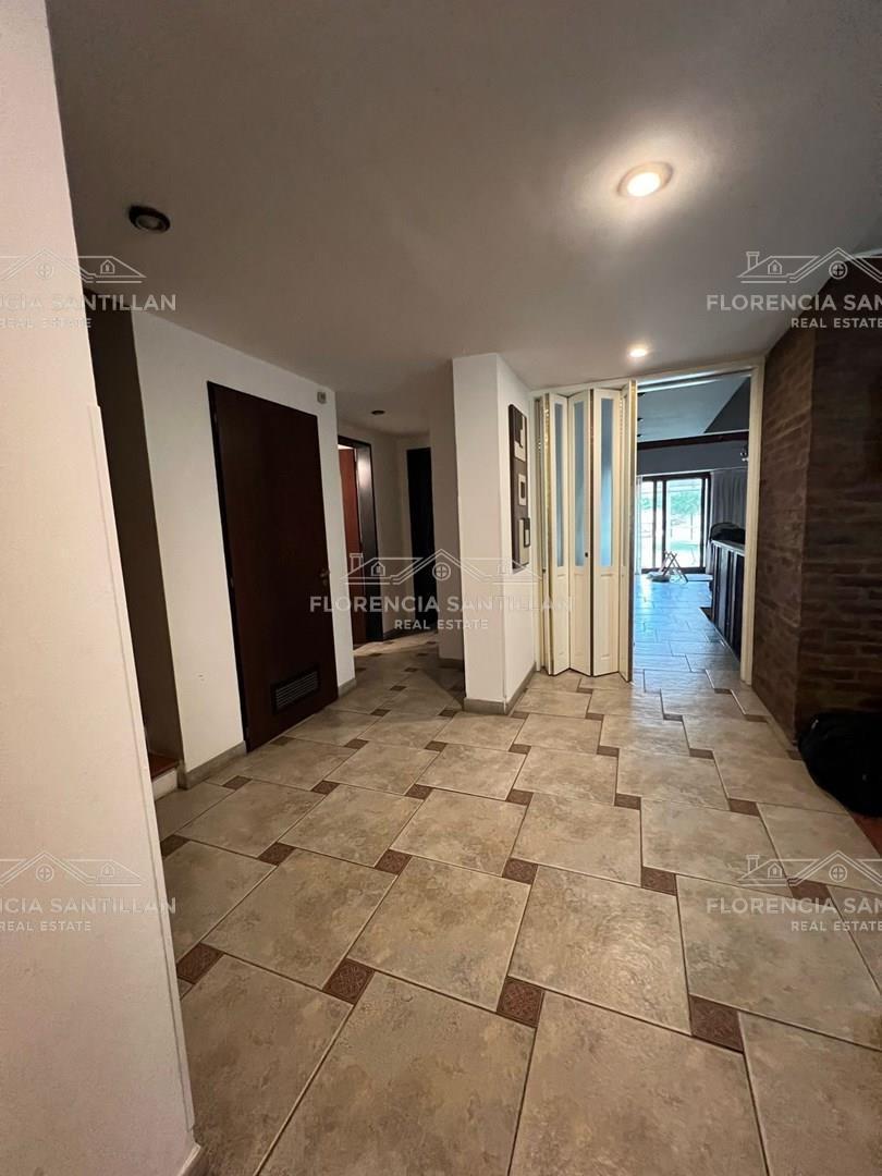 Foto de Casa Chalet de 5 ambientes con cochera en Venta en Temperley, Lomas de, imagen 3