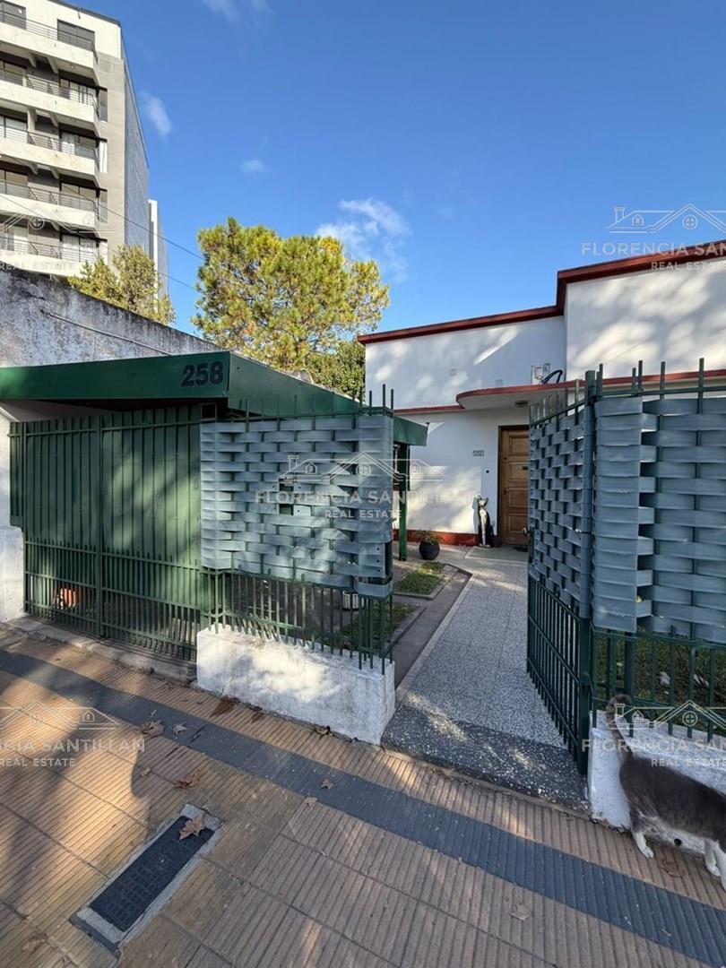 Foto de Casa en Venta en Remedios De Escalada, Lanús, G.B.A. Zona Sur, imagen 2