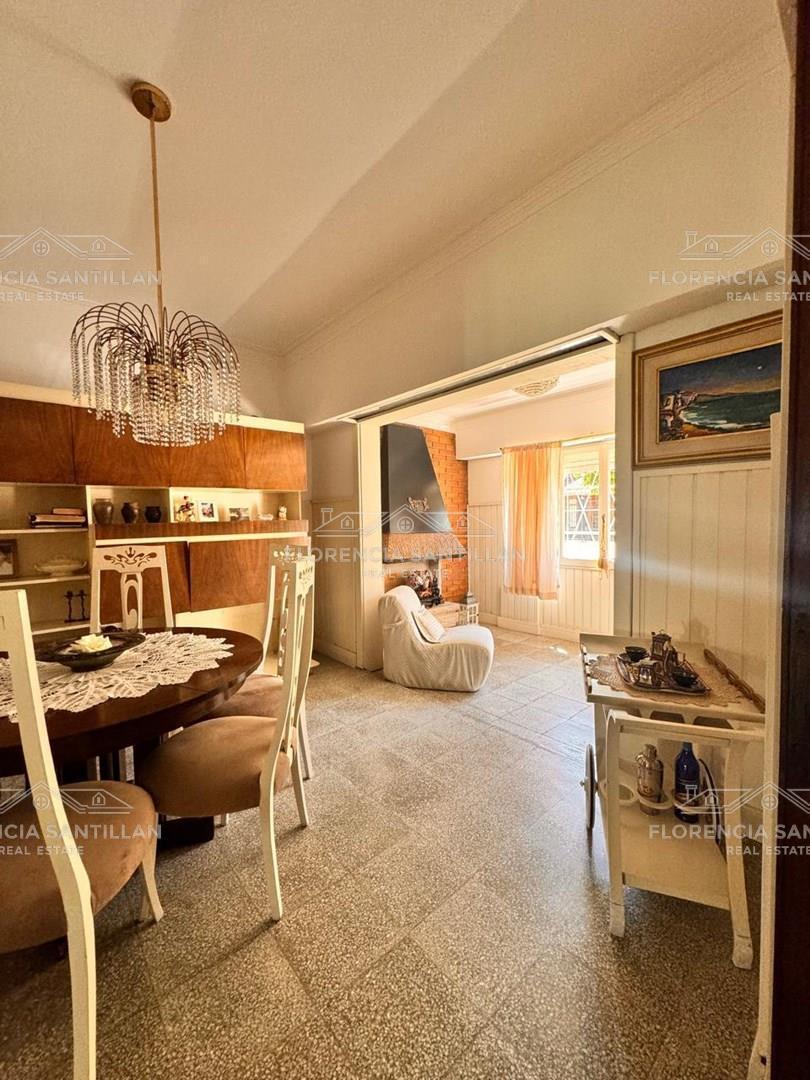 Foto de Casa Chalet de 4 ambientes con cochera en Venta en Lomas de Zamora, imagen 1
