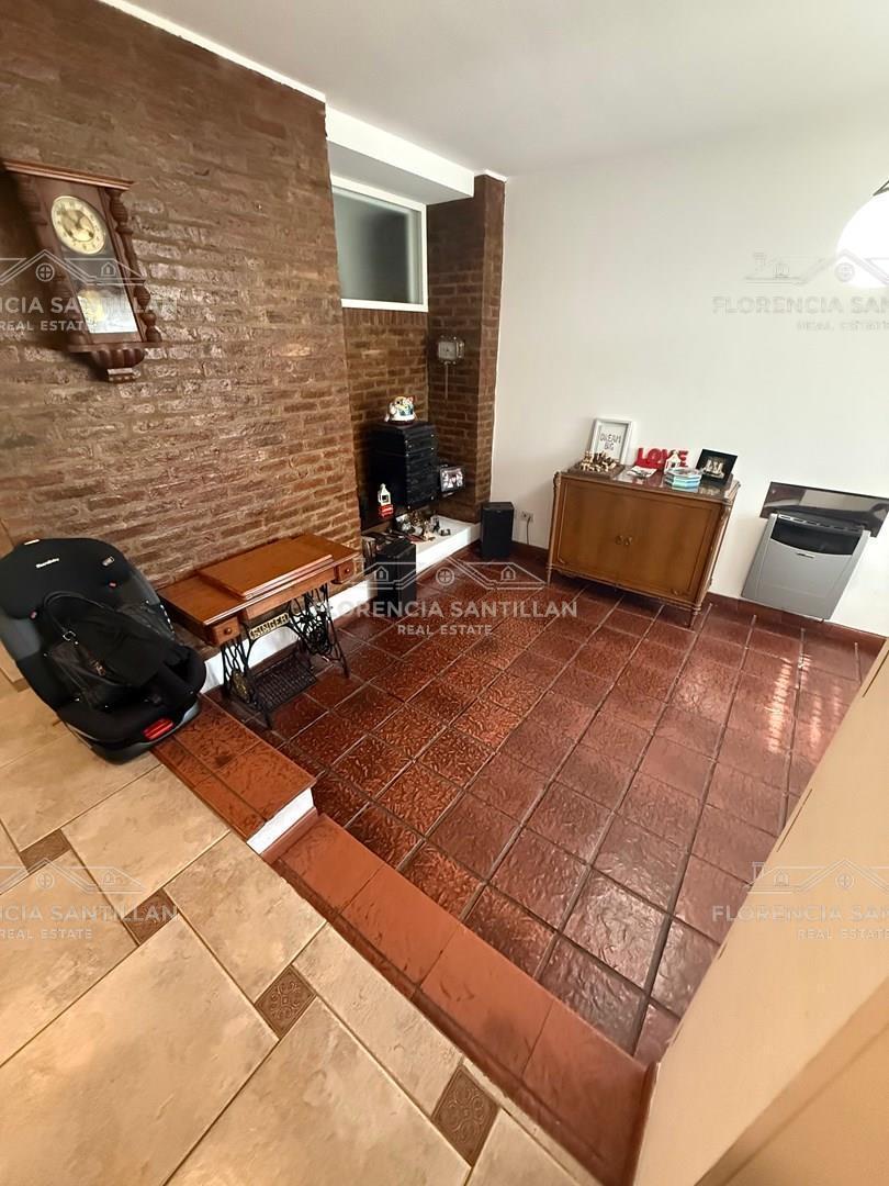 Foto de Casa Chalet de 5 ambientes con cochera en Venta en Temperley, Lomas de, imagen 5