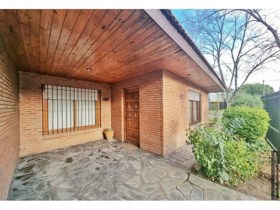 Foto de Casa Chalet de 4 ambientes con cochera en Venta en Mar Del Plata, imagen 1