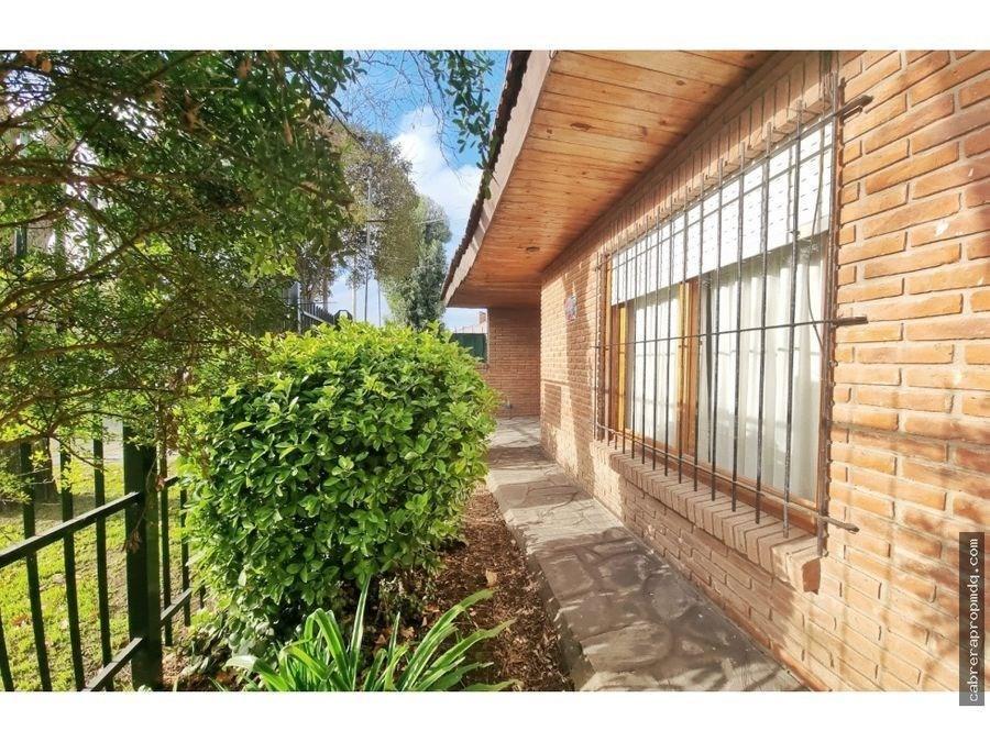 Foto de Casa Chalet de 4 ambientes con cochera en Venta en Mar Del Plata, imagen 2