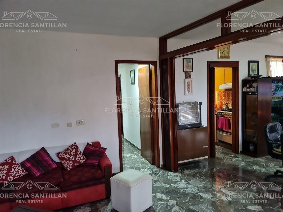 Foto de Casa de 5 ambientes con cochera en Venta en Bernal, Quilmes, G.B.A, imagen 3