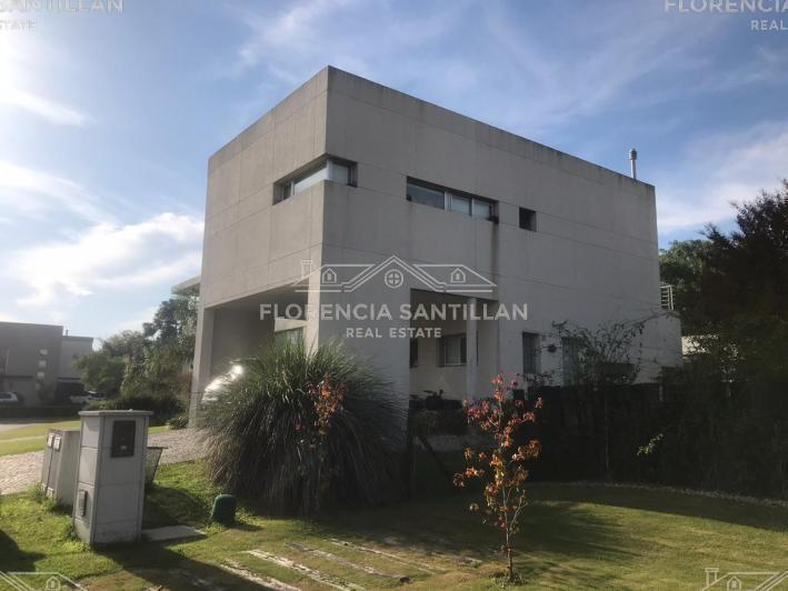 Foto de Casa Chalet de 7 ambientes con cochera en Venta en Almirante Brown, imagen 5