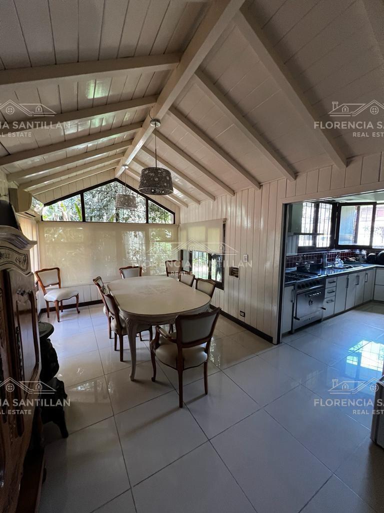 Foto de Casa Chalet de 5 ambientes en Venta en Adrogué, Almirante Brown, G.B.A, imagen 2
