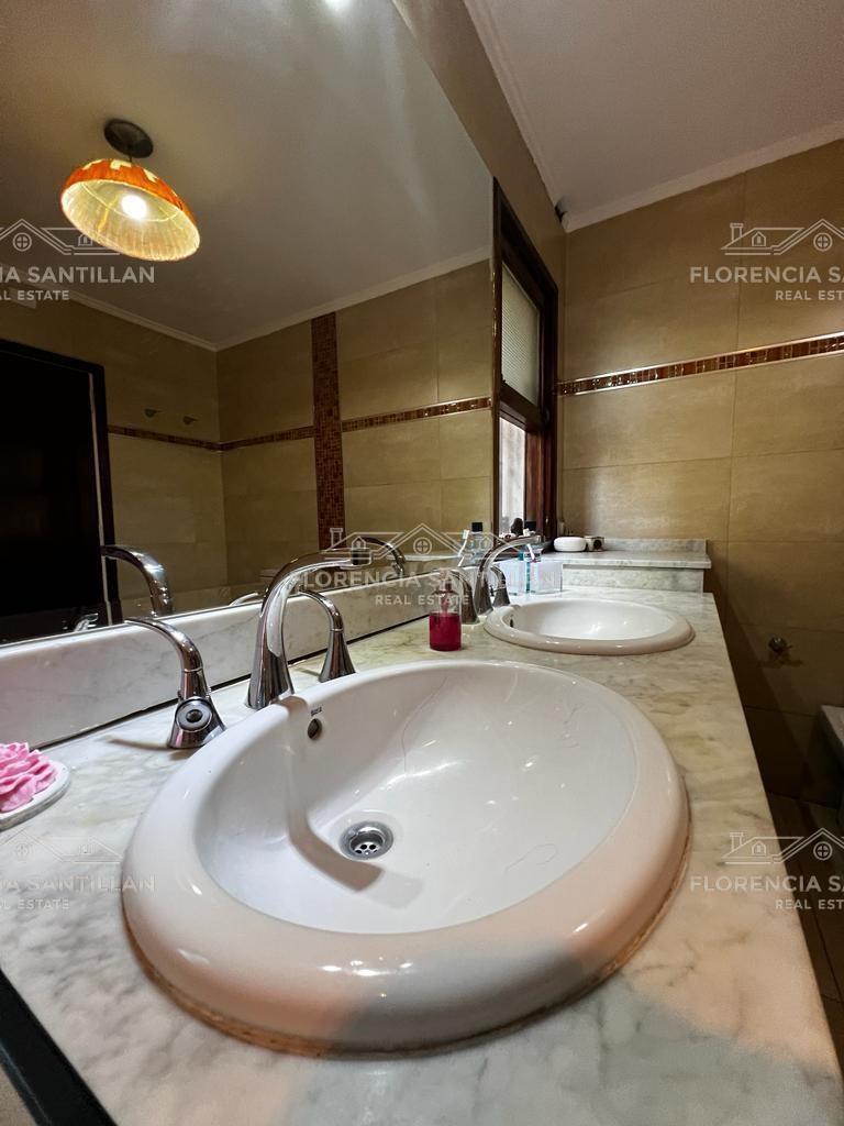 Foto de Casa Chalet de 5 ambientes en Venta en Adrogué, Almirante Brown, G.B.A, imagen 3