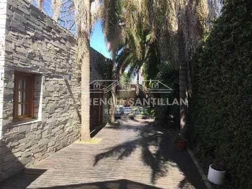 Foto de Casa Chalet 5 ambientes en Venta en La Plata, G.B.A. Zona Sur, Argentina, imagen 1