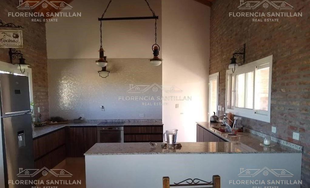 Foto de Casa de 6 ambientes con cochera en Venta ubicado en La Plata, G.B.A, imagen 4