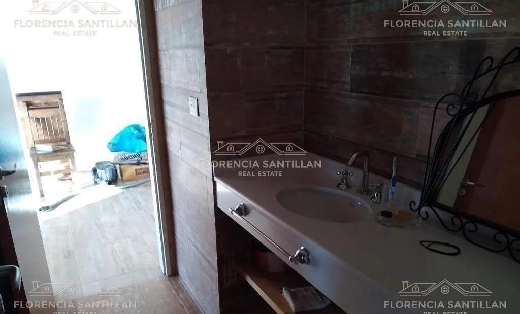 Foto de Casa de 6 ambientes con cochera en Venta ubicado en La Plata, G.B.A, imagen 3