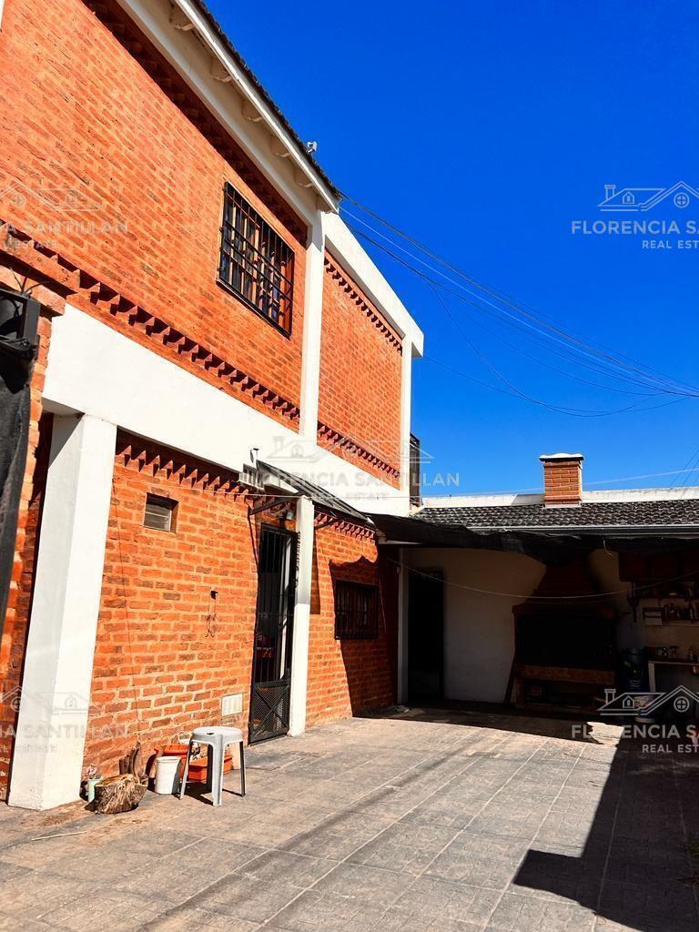 Foto de Casa de 3 ambientes con cochera en Venta en Monte Chingolo, Lanús, imagen 1